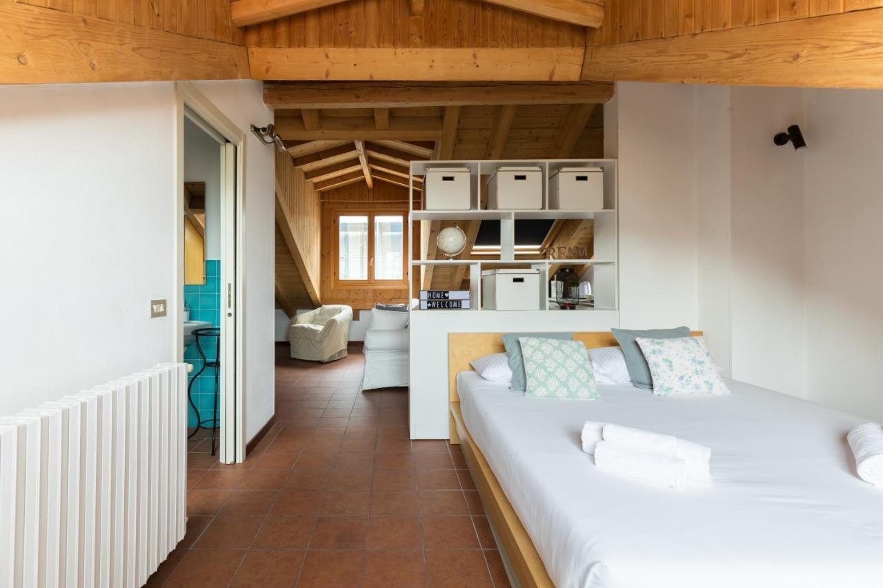 Milano Apartments Mortara Bagian luar foto