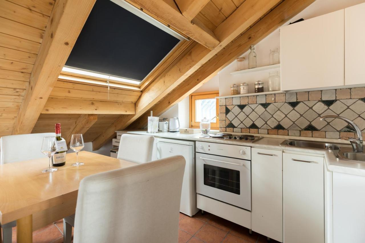Milano Apartments Mortara Bagian luar foto