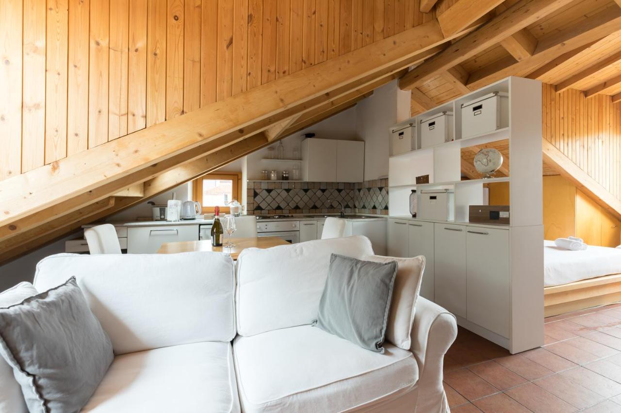 Milano Apartments Mortara Bagian luar foto