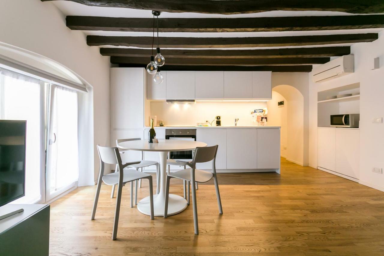 Milano Apartments Mortara Bagian luar foto